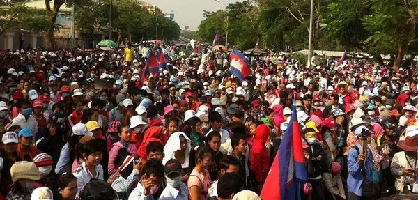 Cambodjaanse kledingarbeiders voeren actie voor hoger minimum loon